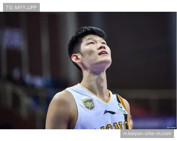 胡金秋末节连续内线强攻锁定胜局 展现内线统治力